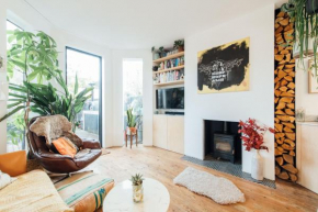 Stylish 2 Bedroom Flat with a Private Sauna
